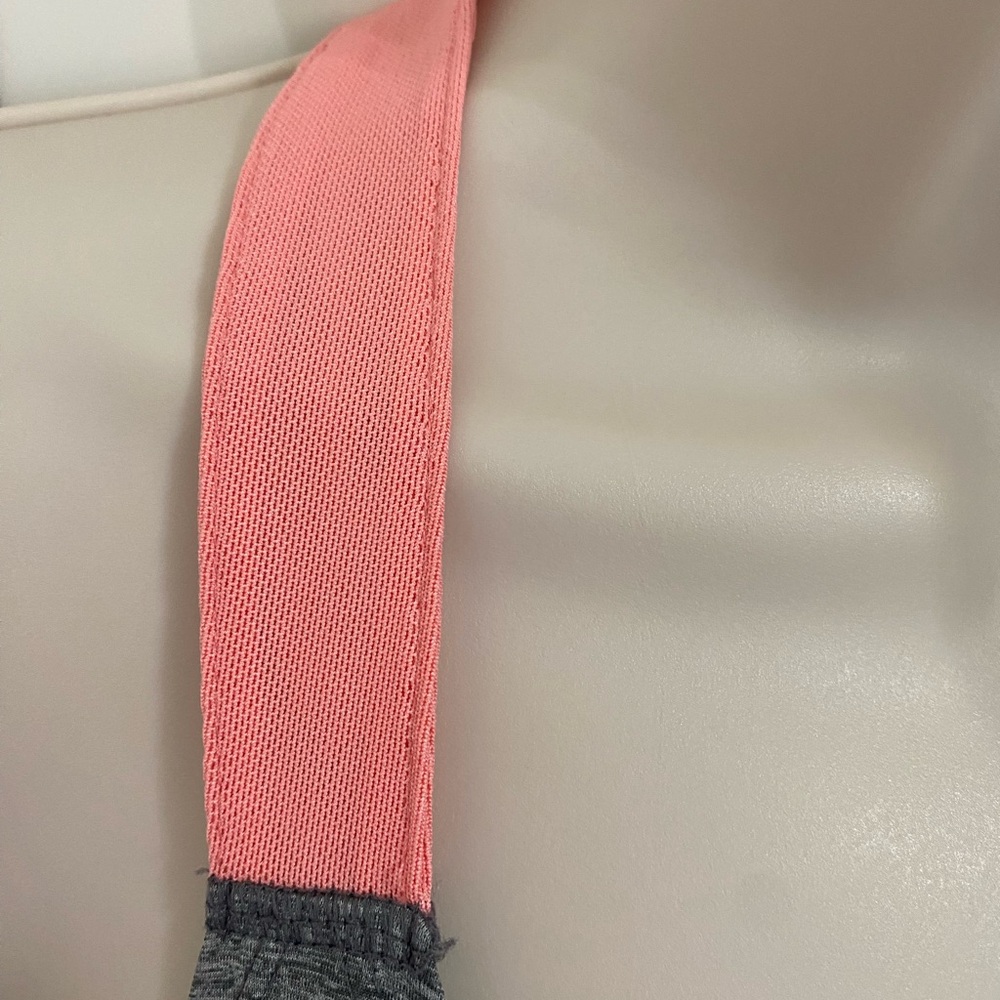 Nike Women's dry fit Heather Gray Tank with Pink Swoosh - Picture 6 of 12